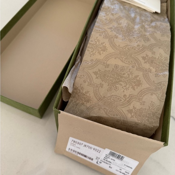 Gucci White Sandals with Interlocking G Logo - Picture 5 of 10